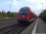 Mit Steuerwagen voraus kommt die143 831 in den Bahnhof Halle-Trotha eingefahren am 8.9.14