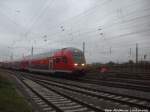 Mit Steuerwagen voraus kommt die 114 002-9 in den Bahnhof Halle (Saale) Hbf eingefahren am 14.9.14