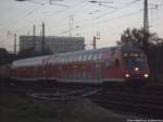 Mit Steuerwagen voraus verlsst 143 337-4 als S7 mit Ziel Halle-Trotha den Bahnhof Halle (Saale) Hbf am 3.10.14