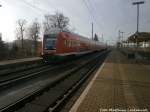 Mit Steuerwagen voraus kommt 143 053-7 in den Bahnhof Landsberg (b Halle/Saale) eingefahren am 26.1.15