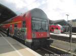 Grafittisierter Dostosteuerwagen im Bahnhof Halle (Saale) Hbf am 2.9.15