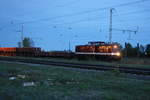 202 327 mit einem Gterzug im Bahnhof Angersdorf am 24.9.20