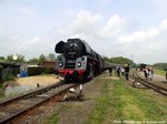 01 0509 Fhrt mit dem Sonderzug in den Putbusser Bahnhof ein am 21.5.16