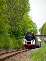 01 0509 am Zugschluss unterwegs nach Bergen auf Rgen und lsst Putbus hinter sich am 21.5.16