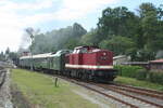 114 703 (203 230) und 86 1744 verlassen den Bahnhof Putbus in Richtung Bergen auf Rgen am 29.7.21