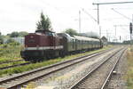 86 1744 und 114 703 (203 230) verlassen den Bahnhof Bergen auf Rgen in Richtung Lauterbach Mole am 30.7.21