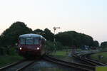 772 140 und 772 141 mit dem Letzten Zug des Tages im Bahnhof Putbus am 30.7.21