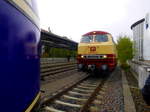 218 105 im Bahnhof Friedrichshafen Hafen am 19.4.17