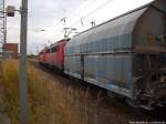 EGP 140 853-3 & 140 824-4 mit der 2 Krweidezughkfte bei der Einfahrt in Bergen auf Rgen am 12.8.13