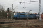 151 078 der EGP mit einen containerzug bei der Durchfahrt im Bahnhof Angersdorf am 13.1.21