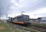 Hectorrail 162 002/151 070 ist am spter Sonntagnachmittag bei der Durchfahrt in Heddesheim Hirschberg zusehen, sie ist hier nordwrts unterwegs.