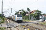 186 299 von HSL mit einem Kesselzug bei der Durchfahrt im Bahnhof Niemberg am 5.7.21