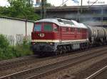 132 004-3 ist mit einen tankzug am 24.06.13 durch harburg gefahren