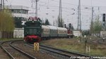 E44 044 mit dem Sonderzug und der 202 327 (203 227) der LEG am ende bei der Einfahrt in den Bahnhof Grokorbetha am 17.4.16