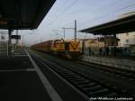 MEG 210 mit einem Kohlezug beim durchfahren des Merseburger Bahnhofs am 6.1.15