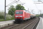 145 038 der MEG mit einem Gterzug bei der Durchfahrt in Zberitz am 29.4.22