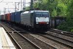 ES 64 F4-806 mit einen containerzug am 16.05.13 beim bhf harburg