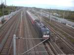 MRCE ES 64 U2 - 018 mit einer RegionalBahn von Eisenach nach Halle (Saale) Hbf, hier kurz vor dem Endbahnhof Halle (Saale) Hbf am 9.10.14