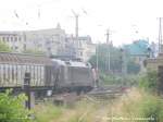 MRCE 182 522 mit einem Gterzug beim verlassen des Hallenser Hbf am 13.6.15