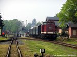 112 703 (203 230) am Zugschluss bei der Einfahrt in Putbus am 21.5.16