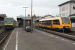 VT 650 710 von agilis als RB24 mit ziel Bad Steben und 1648 211/711 der Oberpfalzbahn als RB1 mit ziel Regensburg Hbf im Bahnhof Marktredwitz am 22.3.21