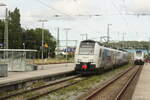 4746 307 der ODEG bei der Einfahrt in den Bahnhof Bergen auf Rgen am 1.8.21