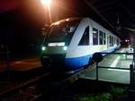 OLA VT 704 (648 298/798) fährt für die PRESS und wartet auf die Abfahrt nach Lauterbach Mole im Bahnhof Putbus am 2.11.17