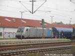 185 674-9 von RAILPOOL mit einem Gterzug bei der Durchfahrt des Bahnhofs Delitzsch unt Bf am 8.10.15