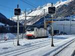 Die RAILPOOL 186 497 wartet in Airolo auf das Beladen ihres Güterzuges (Aushubmaterial des Gotthard Strassentunnels).