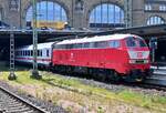 press 218 402-6 bei der abfahrt mit einen leeren IC von hamburg hbf,29.04.22