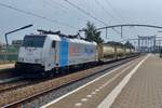 RTB 186 423 schleppt der PCC-Shuttle aus Polen durch Zwijndrecht am 23 Juli 2016.