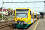 VT 650.69 der Vogtlandbahn / Trilex verlsst als Os 17024 (GWTR) mit ziel Kraslice / ab Kraslice weiter als RB1 20822 mit ziel Zwickau Zentrum den Bahnhof Sokolov am 9.4.24