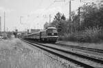 232 601 der WFL mit 243 005 verlsst den Bahnhof Ortrand in Richtung Groenhain am 14.5.22