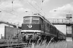 232 601 der WFL mit 243 005 am Zugschluss bei der Einfahrt in den Bahnhof Ortrand am 14.5.22