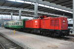 202 264 der WFL mit nem Personenwagen von TRG abgestellt im Bahnhof Chemnitz Hbf am 4.6.22