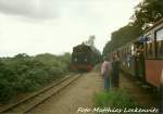 R.KB 99 784 (Jetzt RBB 99 1784) trifft bei der Einfahrt in den Bahnhof Sellin Ost im August 1996 auf den Einschulungszug.