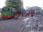 RBB Mh 52 / 99 1781 / aufgebockte 99 4801 & 99 4802 bei ihrer Pause im Kleinbahn BW Putbus am 26.5.13