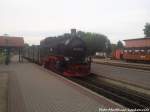 RBB 99 1781 mit dem Gesammten zug beim Rangieren im Bahnhof Putbus am 27.7.13