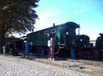 Aufgebockt sieht man RBB 974 471 im Kleinbahn BW Putbus am 17.9.13