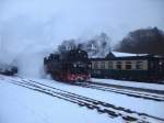 RüBB 99 4801 unterwegs zum Personenzug im Bahnhof Putbus am 30.1.14