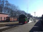 RüBB Mh 52 unterwegs zu seinem Zug im Bahnhof Putbus am 20.3.14