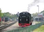 99 1781 unterwegs zu ihrem Zug in Putbus am 30.5.15