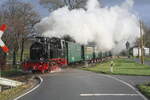 99 4802 mit Ziel Putbus bei der Durchfahrt in Posewald am 3.1.22