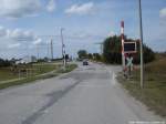 Bahnbergang bei Mukran / Blick in Richtung Hasuptstrae am 16.8.13