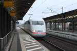 401 XXX bei der Durchfahrt im Bahnhof Bitterfeld am 22.3.21