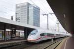 ICE 407 014 hällt am 30 Januar 2018 in Duisburg Hbf.