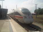 BR 411 mit dem Namen  Freie - & Hansestadt Hamburg  im Bahnhof Bergen auf Rgen am 27.7.13