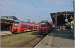 Zwei ET 442 warten in Warnemünde au ihre Abfahrt.