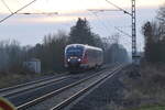 Von Osterburken her kommt der 642 720/220 in Rosenberg Baden eingefahren.