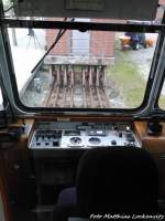 Fhrerstand und Blick auf Die  Strickmaschiene  vom 172 601-7 im Bahnhof Bergen auf Rgen am 2.6.13